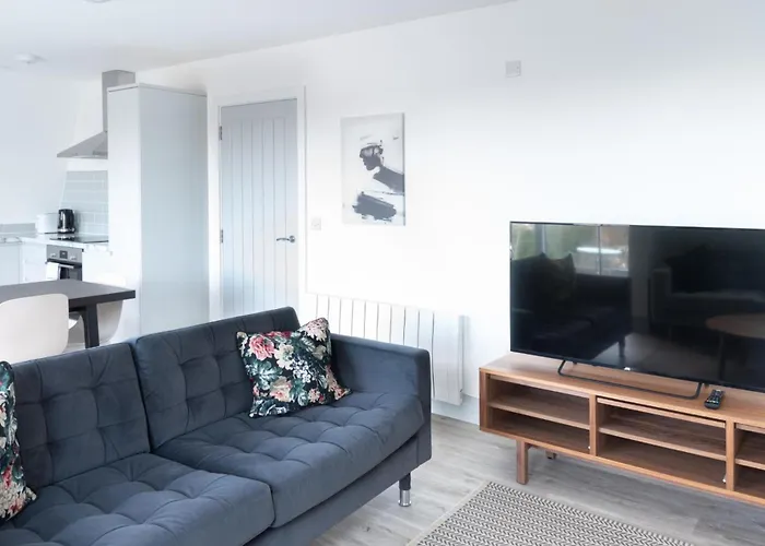 Newly Refurbished 2 Bed With Fantastic View