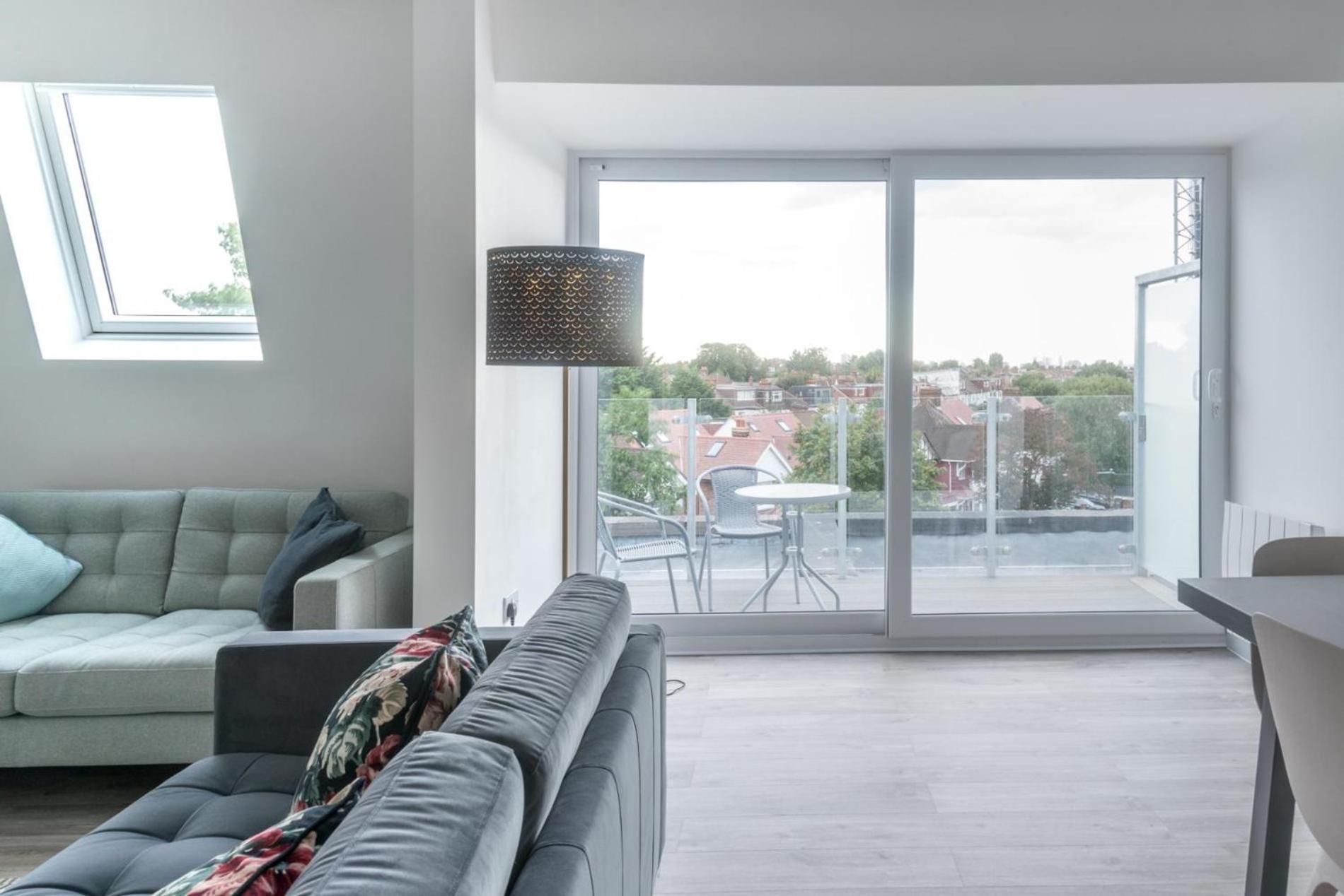 Newly Refurbished 2 Bed With Fantastic View